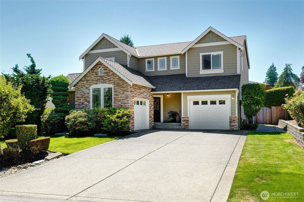 Photo of 511 99th Avenue NE, Bellevue, WA 98004 (MLS # 2391499)