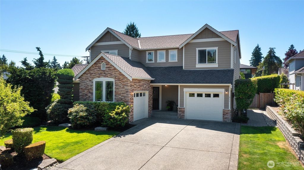 Photo of 511 99th Avenue NE, Bellevue, WA 98004 (MLS # 2391499)