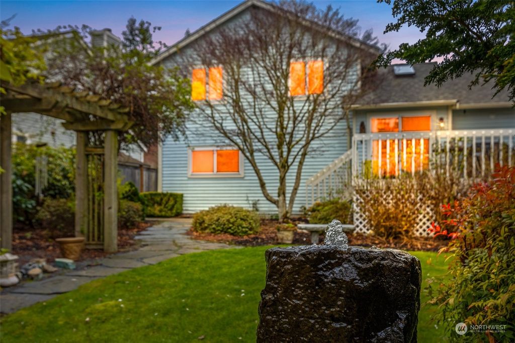 Photo of 4715 5th Avenue W, Everett, WA 98203 (MLS # 2060321)
