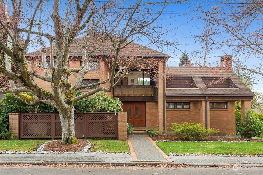 Photo of 7550 41st Avenue NE, Seattle, WA 98115 (MLS # 2214308)