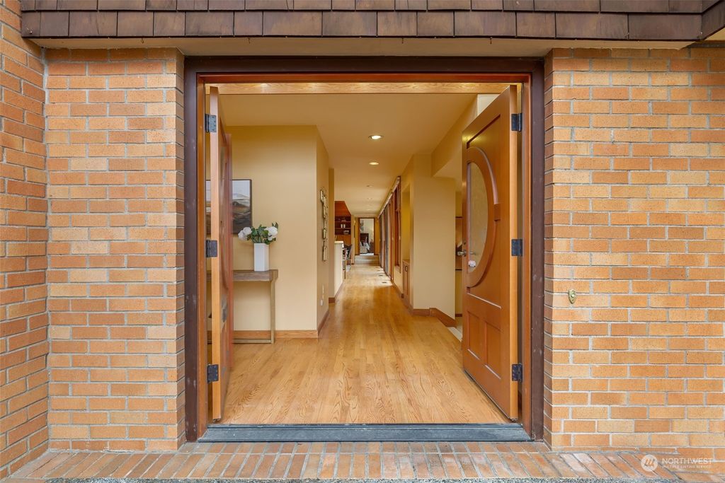 Photo of 7550 41st Avenue NE, Seattle, WA 98115 (MLS # 2214308)