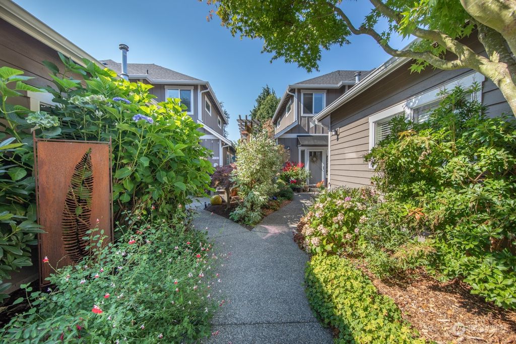 Photo of 1714 NW 195th Street #5, Shoreline, WA 98177 (MLS # 1998835)