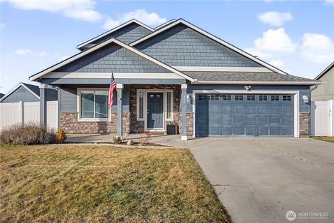 Photo of 811 5th Avenue NE, Ephrata, WA 98823 (MLS # 2485807)