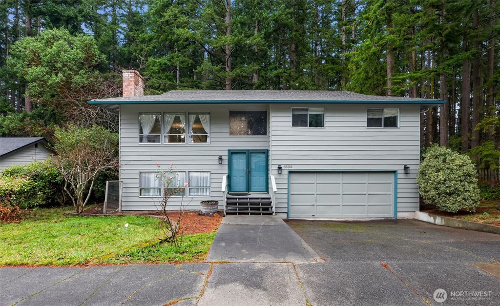 Photo of 1834 NE Sumner Drive, Oak Harbor, WA 98277 (MLS # 2462800)