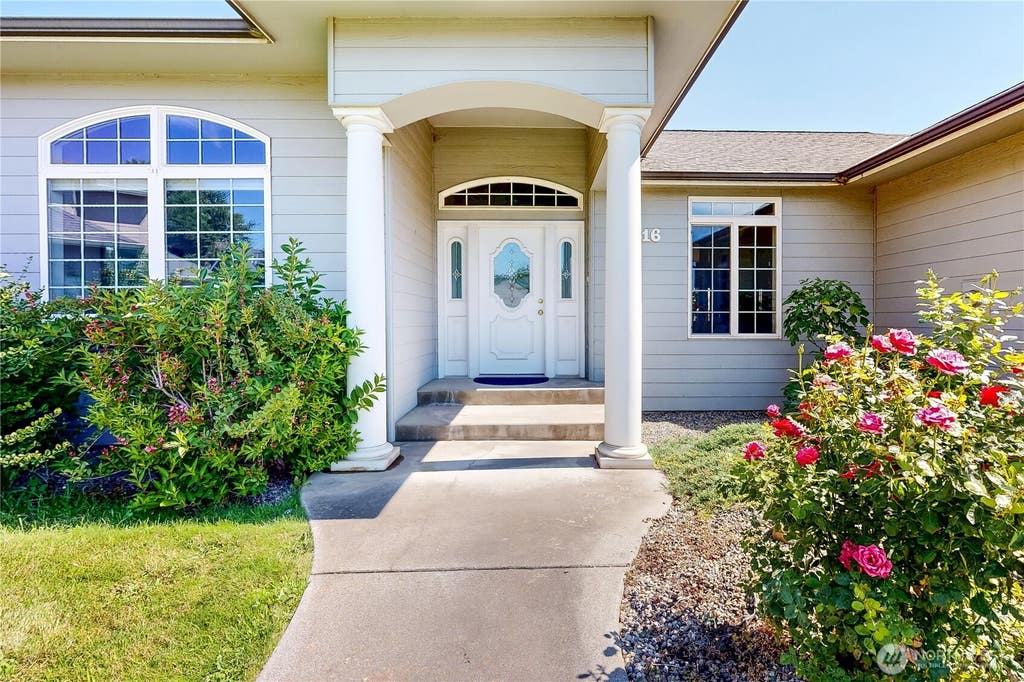 Photo of 1916 SE Clover Court, College Place, WA 99324 (MLS # 2568924)