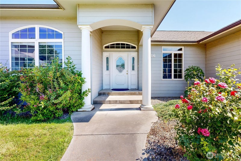 1916 SE Clover Court