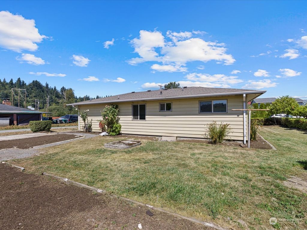 Photo of 253 5th Avenue SW, Pacific, WA 98047 (MLS # 2152217)