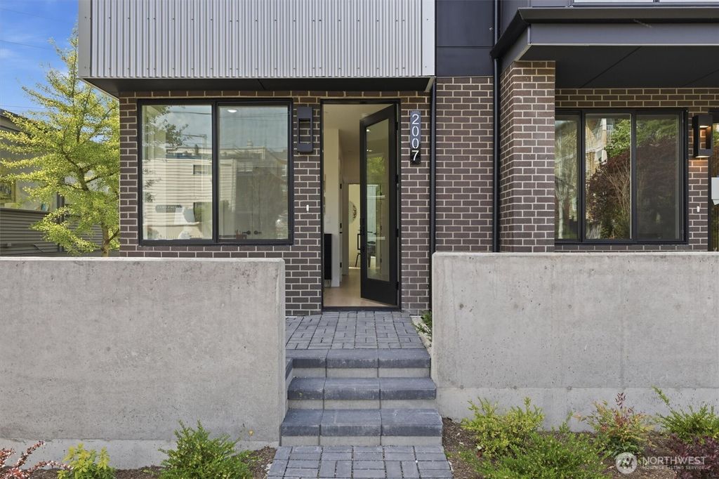 Photo of 2007 Minor Avenue E, Seattle, WA 98102 (MLS # 2525709)