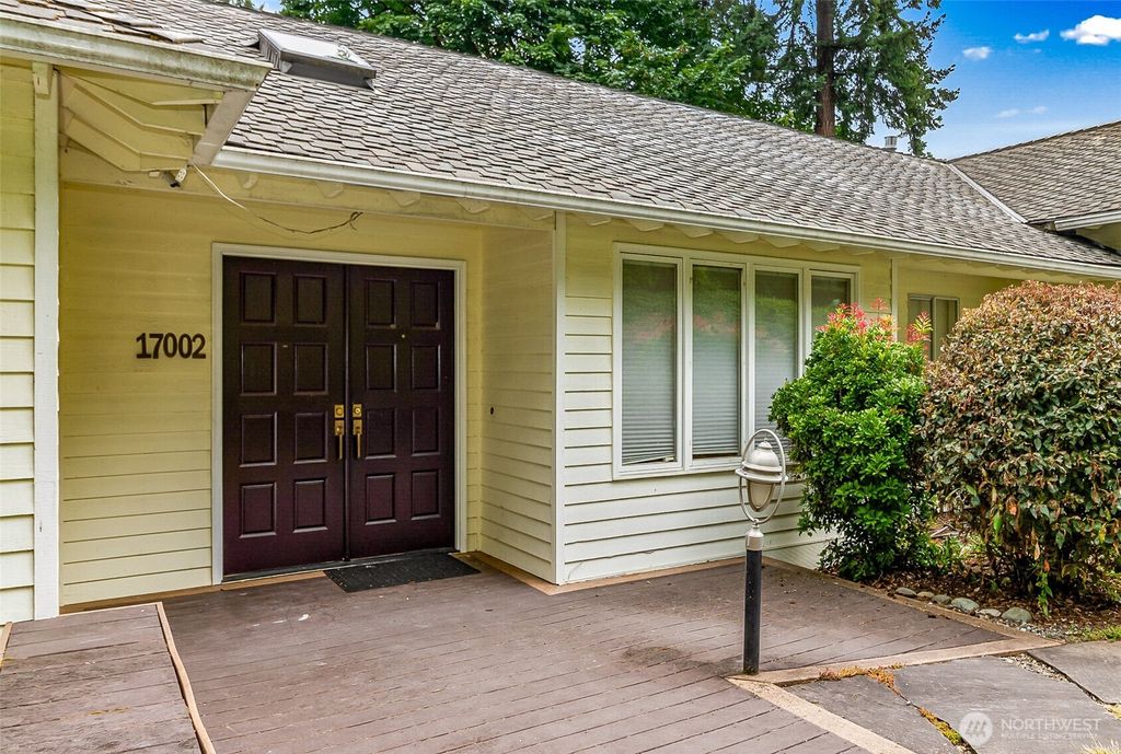 Photo of 17002 SE 43rd Street, Bellevue, WA 98006 (MLS # 2395961)