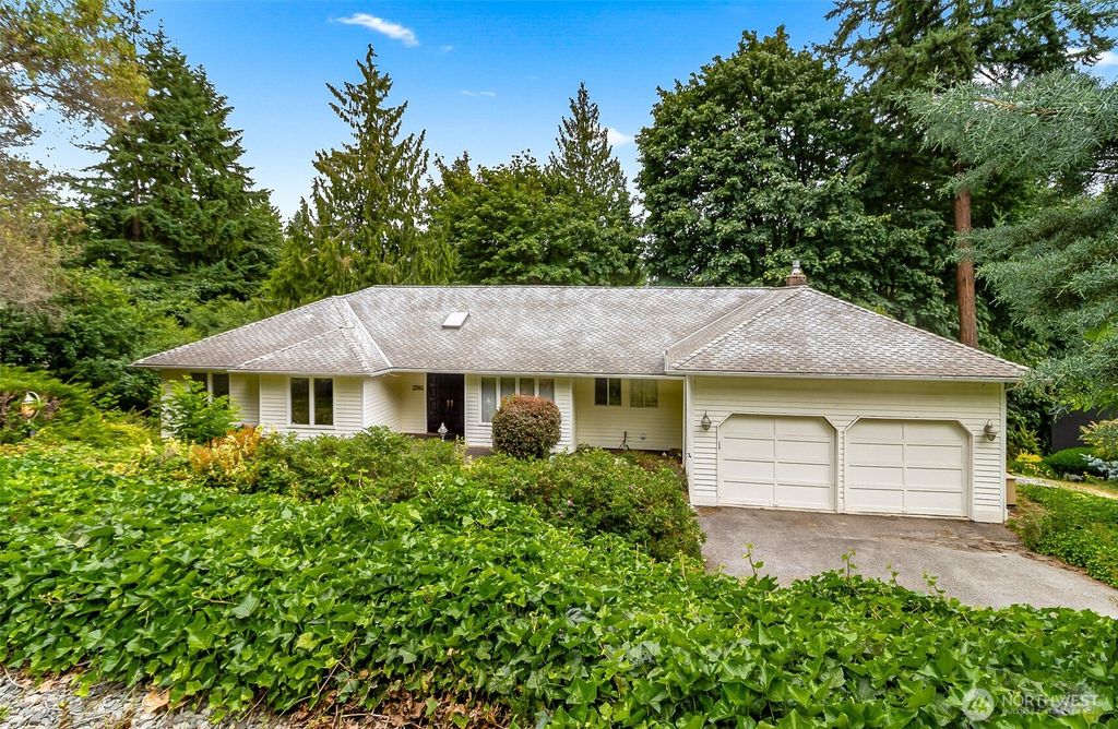 Photo of 17002 SE 43rd Street, Bellevue, WA 98006 (MLS # 2395961)