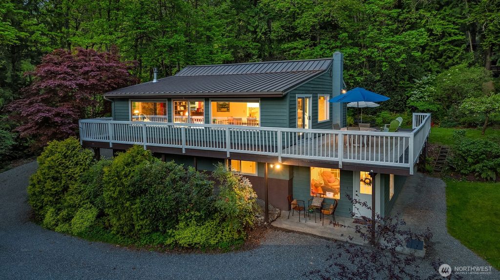Photo of 10408 238th Way SE, Issaquah, WA 98027 (MLS # 2513976)