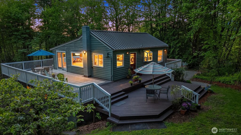 Photo of 10408 238th Way SE, Issaquah, WA 98027 (MLS # 2513976)