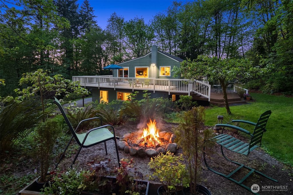 Photo of 10408 238th Way SE, Issaquah, WA 98027 (MLS # 2513976)