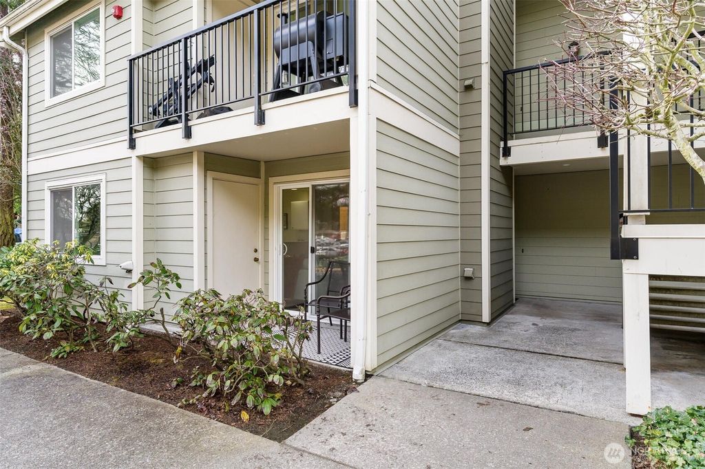 Photo of 6525 200th Street SW #101, Lynnwood, WA 98036 (MLS # 2343216)