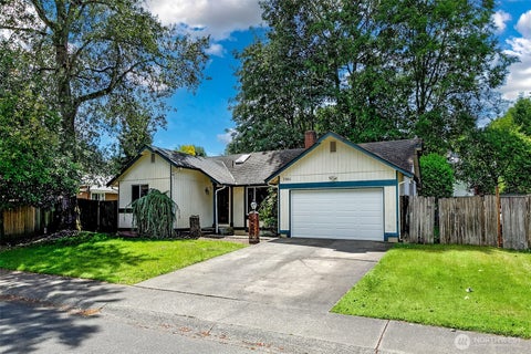 Photo of 35011 27th Avenue SW, Federal Way, WA 98023 (MLS # 2539248)