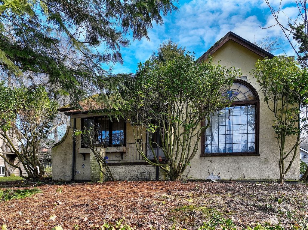 Photo of 6844 30th Avenue NE, Seattle, WA 98115 (MLS # 2328632)