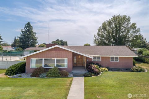 Photo of 742 SW I Street SW, Quincy, WA 98848 (MLS # 2565242)