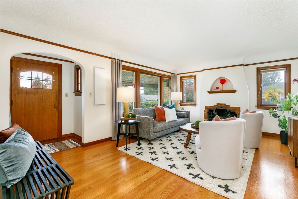Photo of 506 N 125th Street, Seattle, WA 98133 (MLS # 2597984)