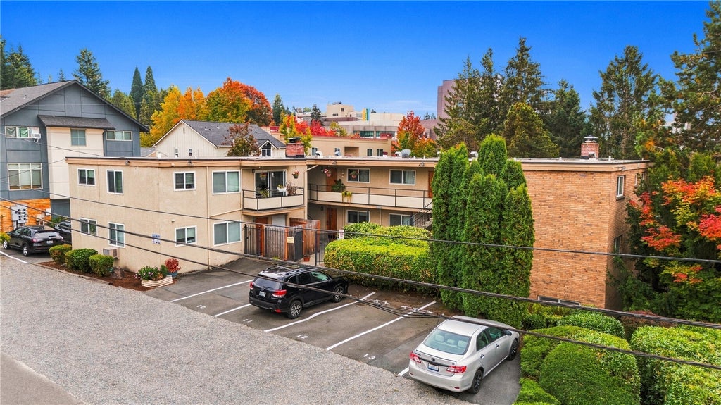 Photo of 4001 NE 50th Street, Seattle, WA 98105 (MLS # 2595724)