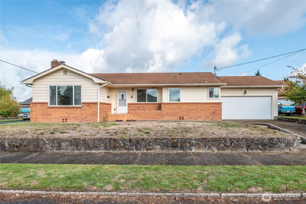 Photo of 801 Cowlitz Way, Kelso, WA 98626 (MLS # 2445798)