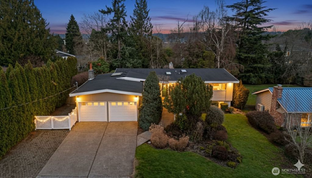 Photo of 6520 NE 60th Street, Seattle, WA 98115 (MLS # 2476837)