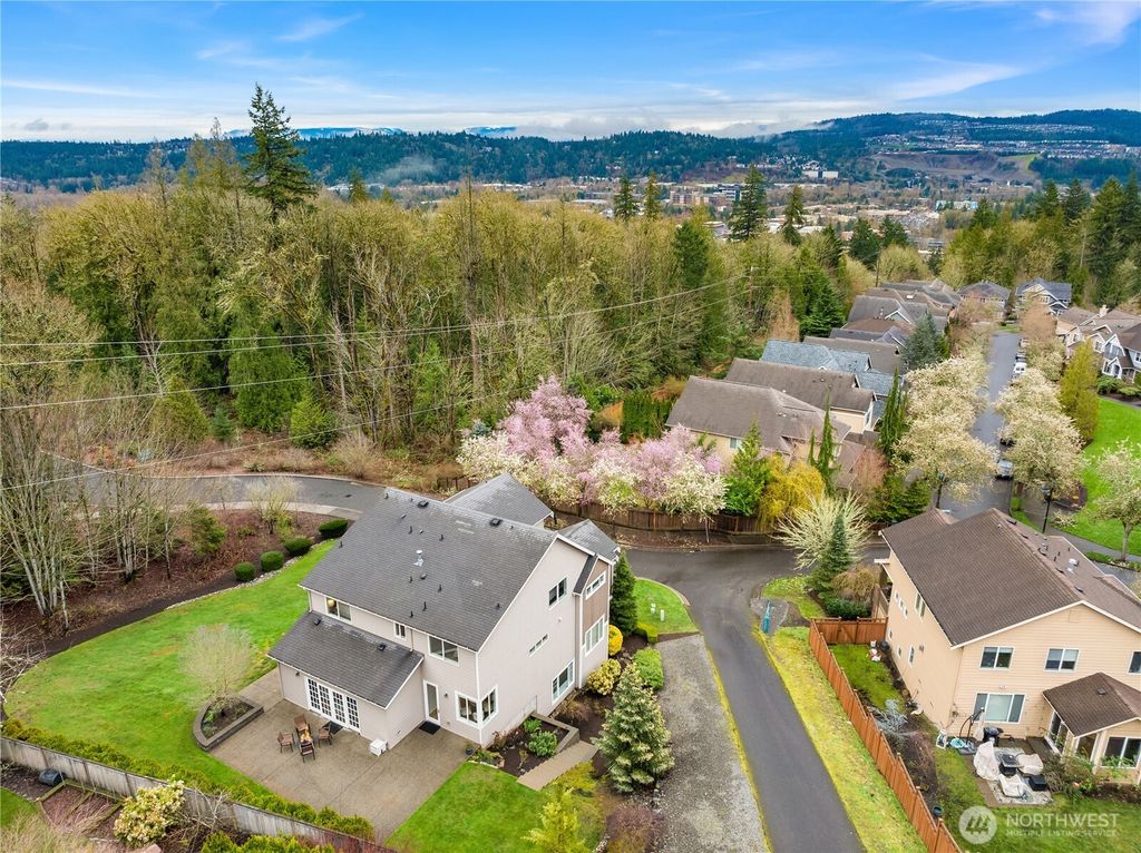 Photo of 917 Bear Ridge Court NW, Issaquah, WA 98027 (MLS # 2493049)