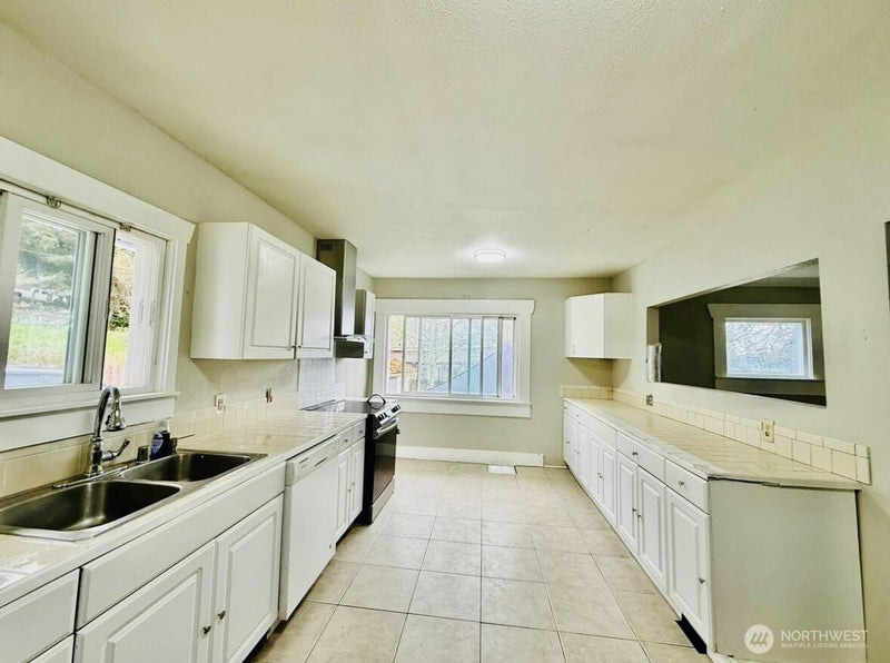 10033 Des Moines Memorial Drive S