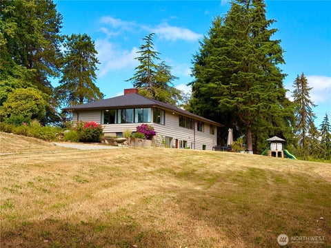 Photo of 12504 SW 232nd St St, Vashon, WA 98070 (MLS # 2506365)