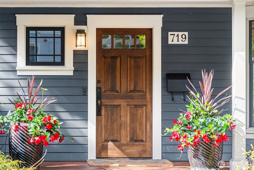Photo of 719 Belmont Place E, Seattle, WA 98102 (MLS # 2586430)