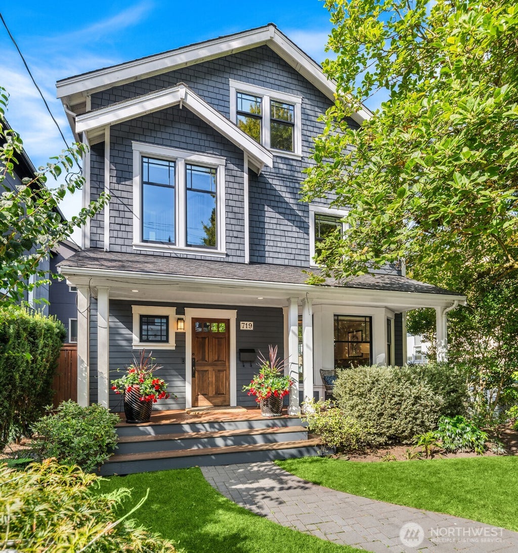 Photo of 719 Belmont Place E, Seattle, WA 98102 (MLS # 2586430)