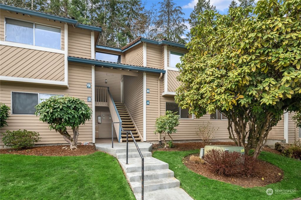 Photo of 17527 149th Avenue SE #B-4, Renton, WA 98058 (MLS # 2050477)
