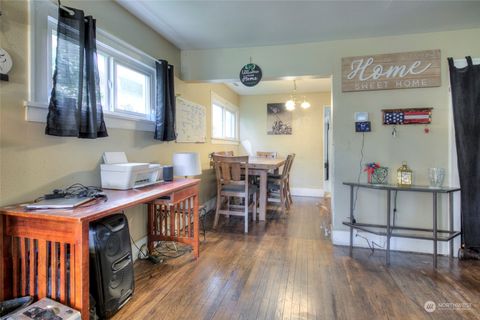 A home in Hoquiam