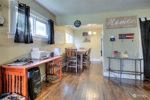 A home in Hoquiam