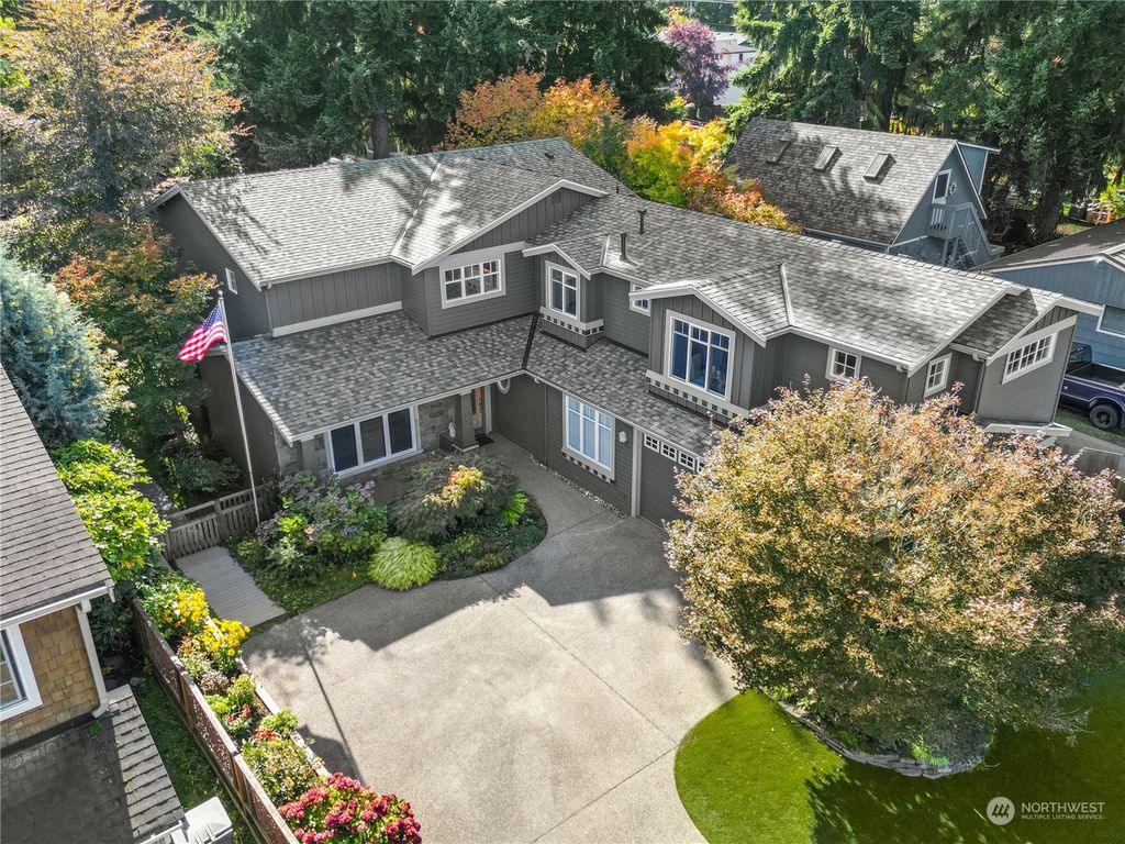 Photo of 10627 NE 55 St, Kirkland, WA 98033 (MLS # 2167338)