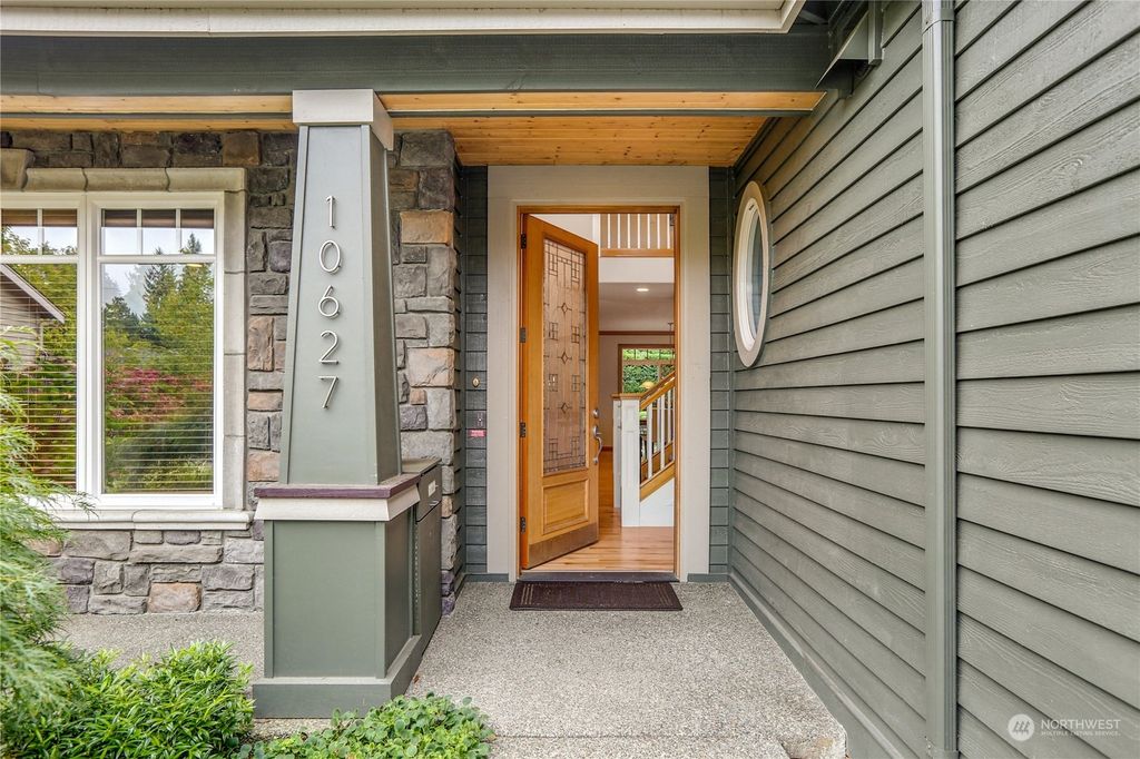 Photo of 10627 NE 55 St, Kirkland, WA 98033 (MLS # 2167338)