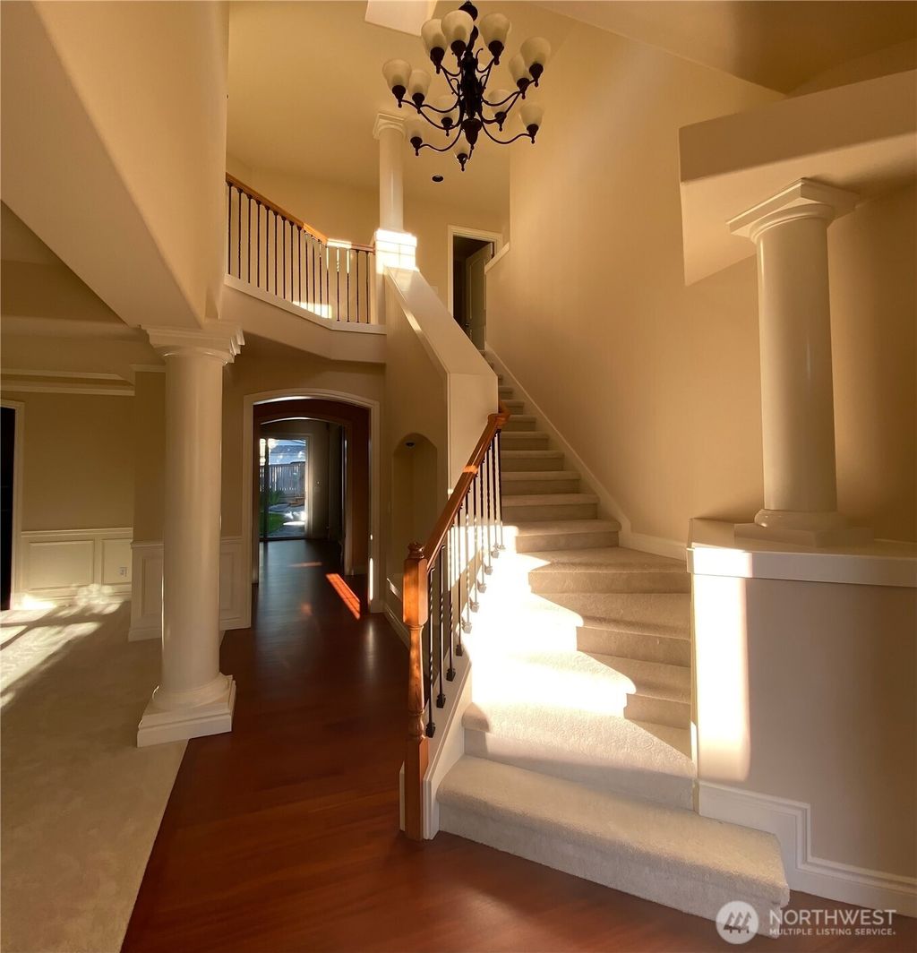 Photo of 11215 NE 116th Place, Kirkland, WA 98034 (MLS # 2424401)