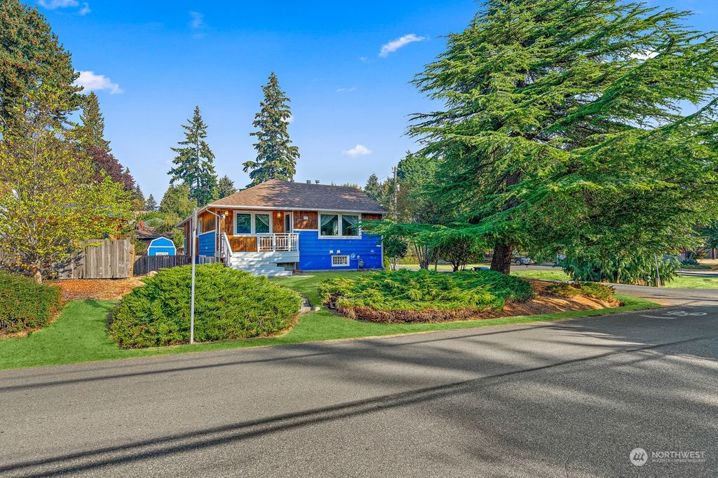 Photo of 322 NE 115th Street, Seattle, WA 98125 (MLS # 2005027)