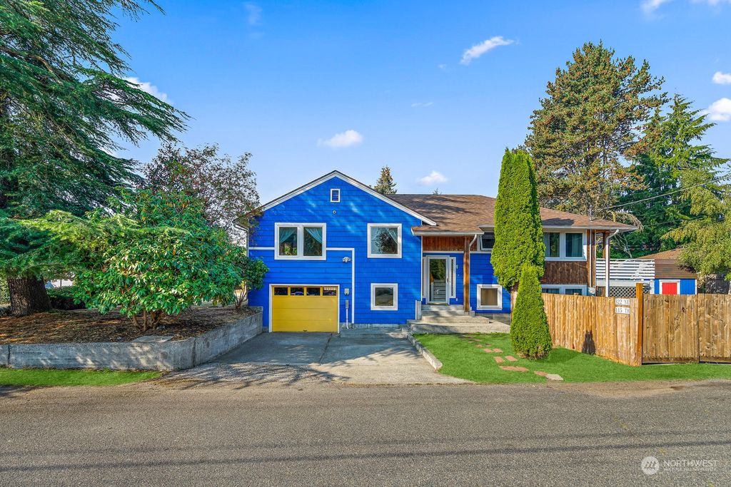 Photo of 322 NE 115th Street, Seattle, WA 98125 (MLS # 2005027)