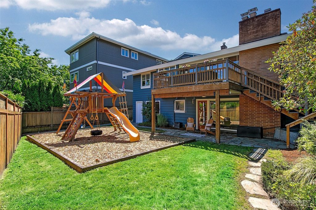 Photo of 1212 3rd Avenue N, Seattle, WA 98109 (MLS # 2400802)