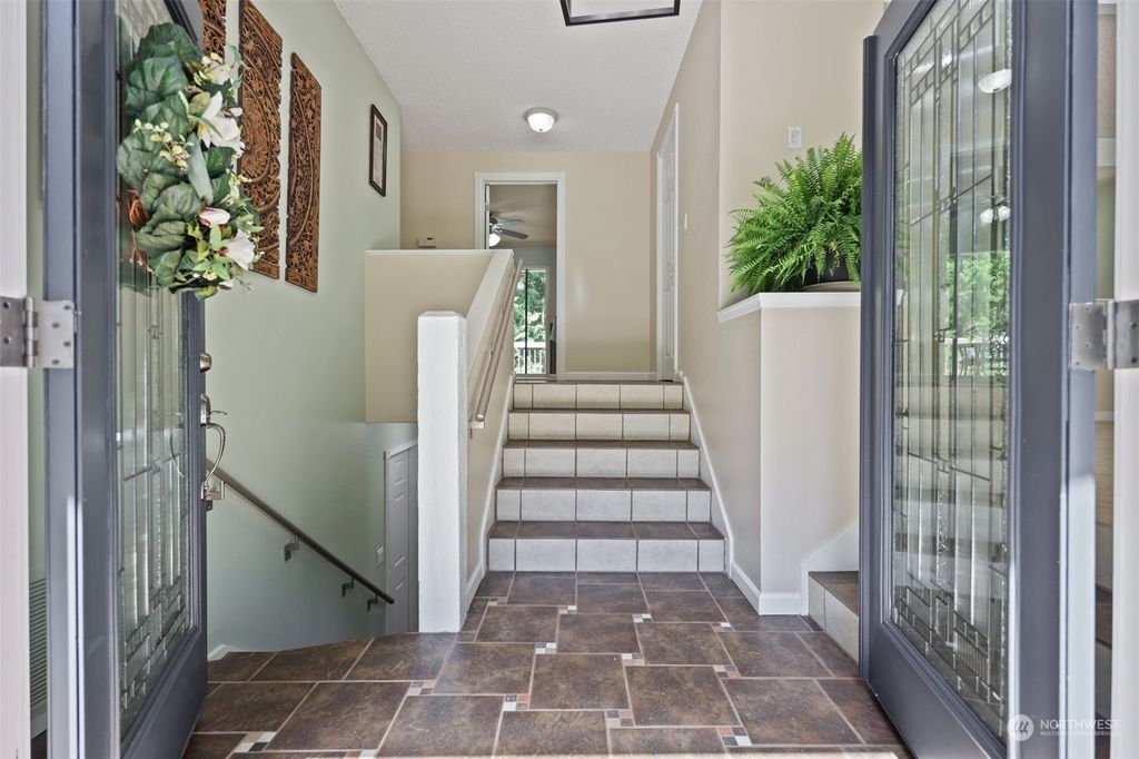 Photo of 14931 251st Place SE, Issaquah, WA 98027 (MLS # 2062376)