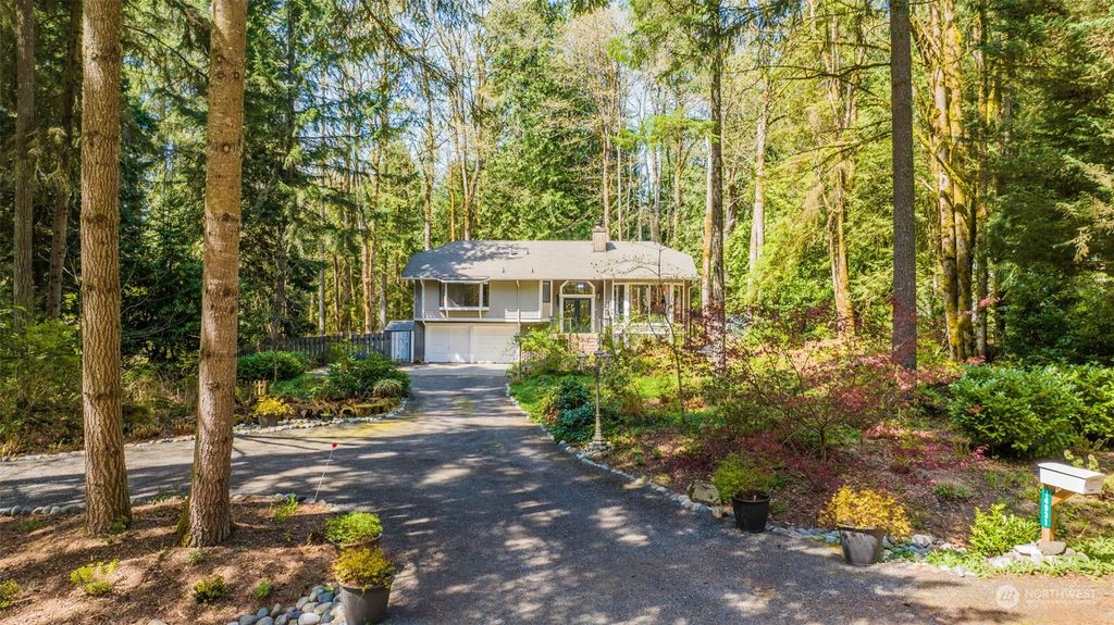 Photo of 14931 251st Place SE, Issaquah, WA 98027 (MLS # 2062376)