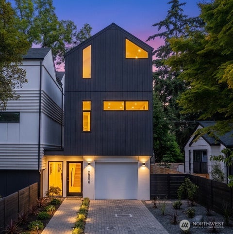 Photo of 12056 20th Avenue NE, Seattle, WA 98125 (MLS # 2572259)