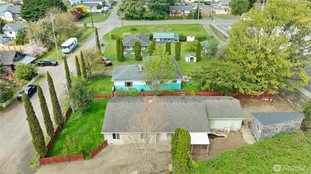 Photo of 320 S 4th Street, Elma, WA 98541 (MLS # 2496111)