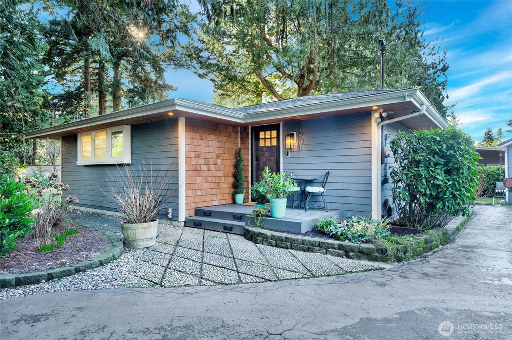 Photo of 1901 SW 170th Street, Normandy Park, WA 98166 (MLS # 2480820)