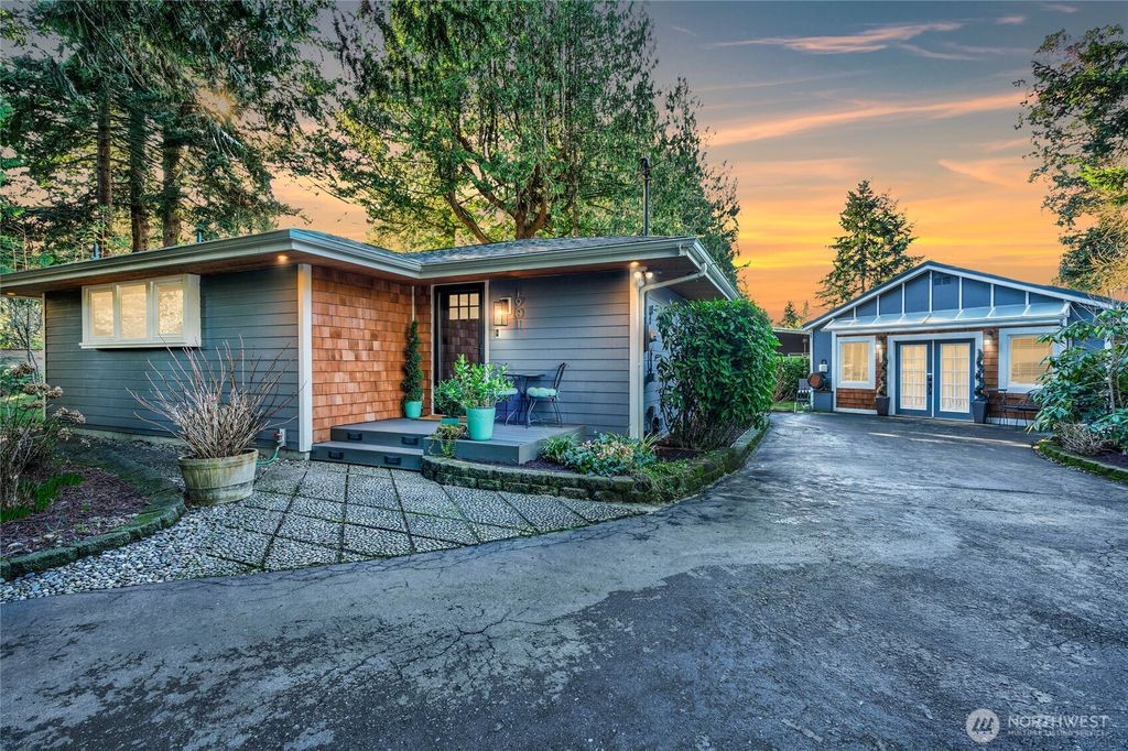 Photo of 1901 SW 170th Street, Normandy Park, WA 98166 (MLS # 2480820)