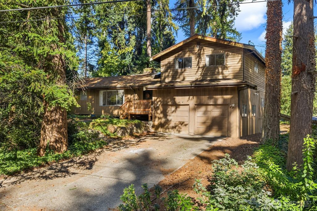 Photo of 16142 SE 42nd Place, Bellevue, WA 98006 (MLS # 2434265)