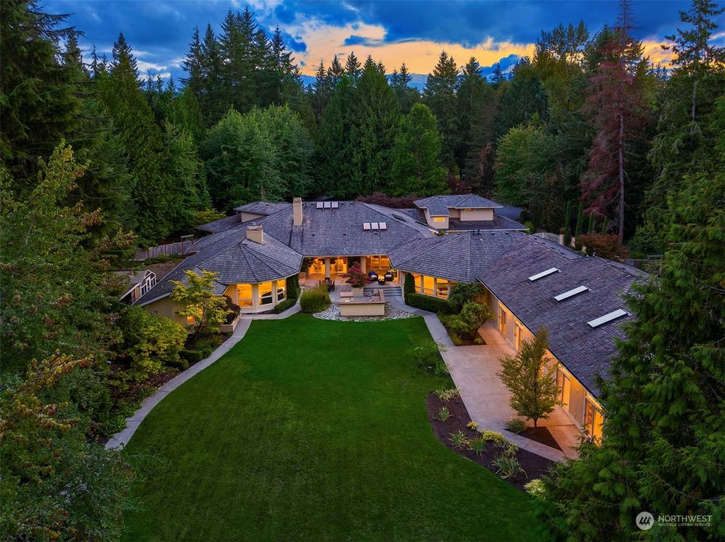 Photo of 5420 247th Place SE, Issaquah, WA 98029 (MLS # 2161934)