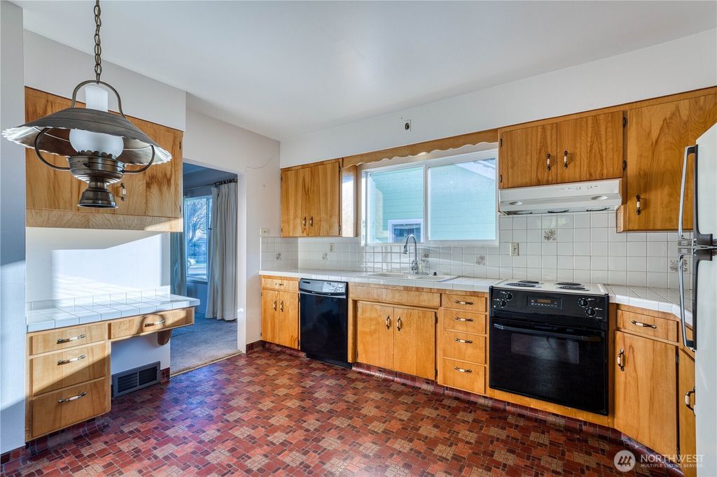 Photo of 6126 S Thompson Avenue, Tacoma, WA 98408 (MLS # 2469741)