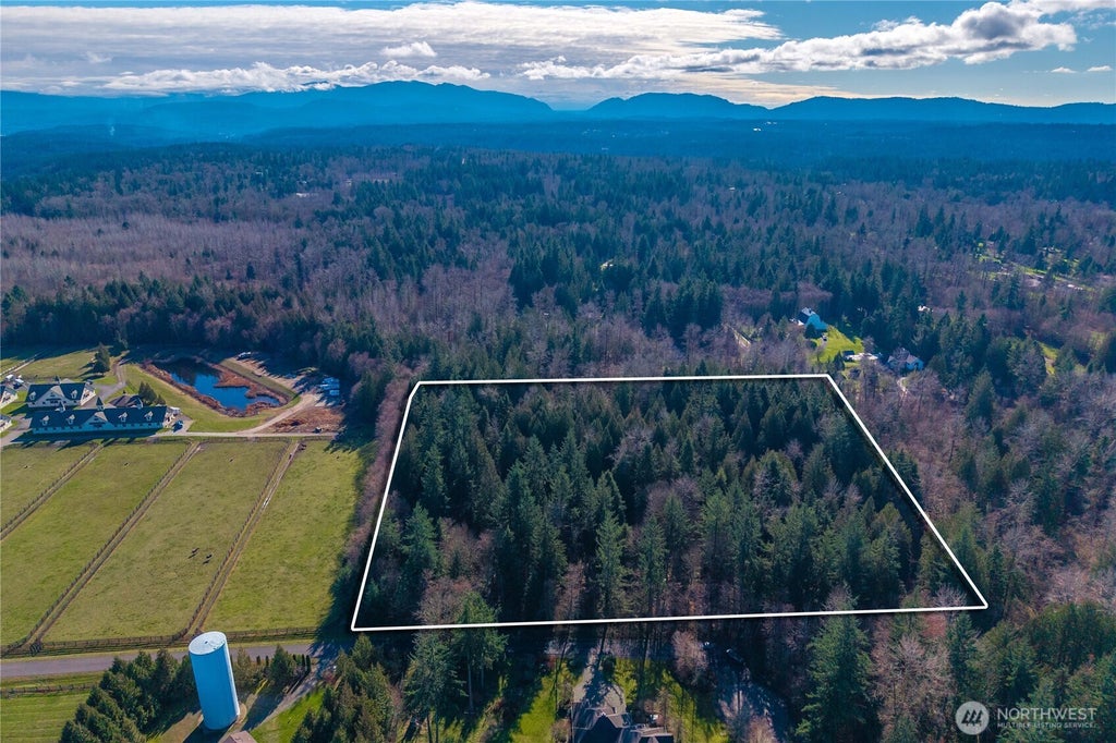 Photo of 67 XX 258th Avenue NE, Redmond, WA 98053 (MLS # 2529212)