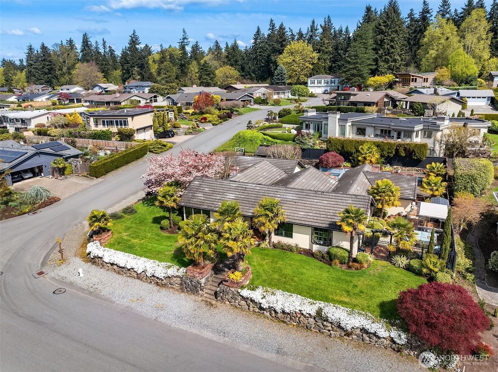 Photo of 8201 SE 67th Street, Mercer Island, WA 98040 (MLS # 2507915)